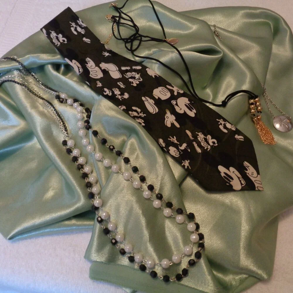 VINTAGE MICKEY TIE & 2 NEW NECKLACES MADE TO LOOK RETRO LOT